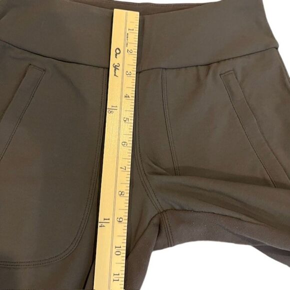 ATHLETA Headlands Hybrid High Rise Cargo Legging Black Zipper Pockets Size 2P - Picture 10 of 12